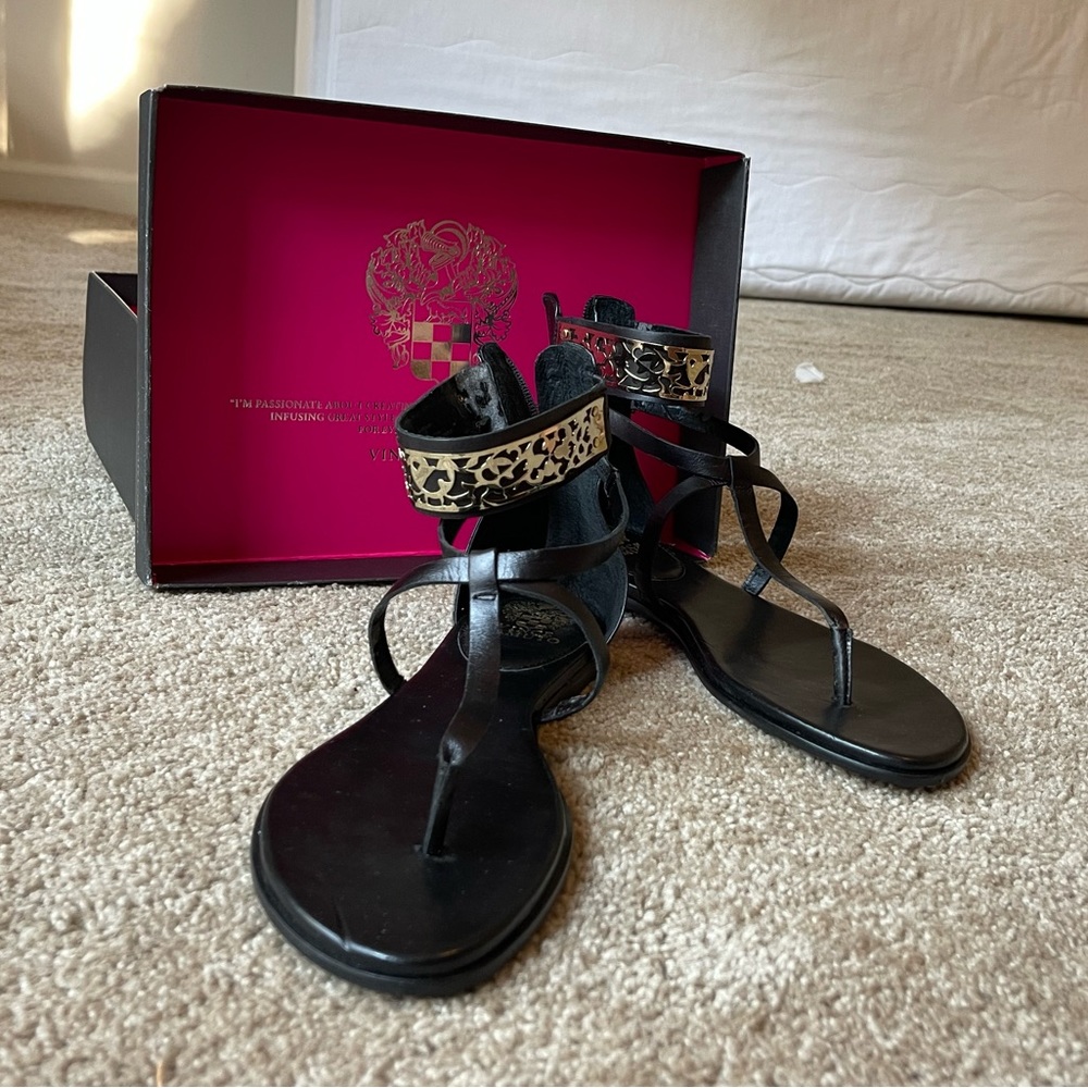 Vince Camuto | Black Flat Gladiator Sandals | 10